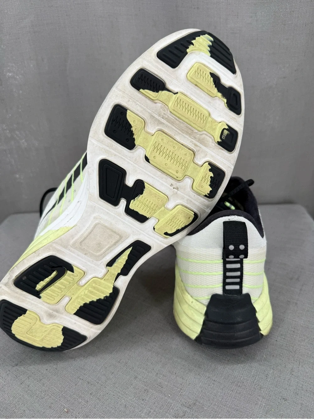 Nike Lunar Roam Men's Size 9.5 US Running Shoes Off White Volt